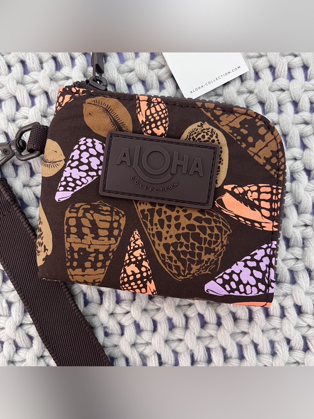 Aloha Collection• GO-TO WRISTLET Shoreline Coconut Shells - Picture 2 of 12